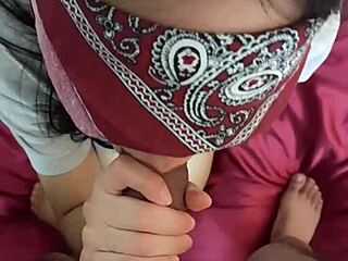 Estudiante de 18 años follada por su profe para pasar la materia