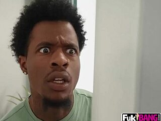 I spyin on big cock with my big titz