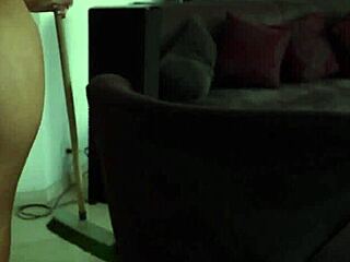 Латиноамериканска прислужница толкова дебела, струва всяка стотинка! 💦