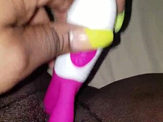 Yakından Islak Am Oynama Dildoyla Sulanmış