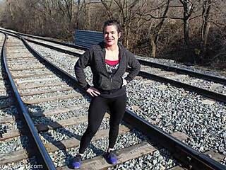 Букаке експлозија са мојом згодном милф таштом, потпуни хаос!