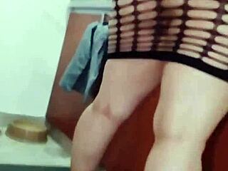 Jestem Sammy, latynoska MILF z wielkimi cyckami w kuchni