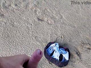 Cítím se divoce, když sleduju cizince šukat chlupatou nudistku na pláži!