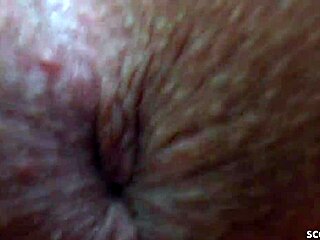 Junge Deutsche Domina Wichst Und Spuckt Sklavenschwanz Mit Latex Handschuhen