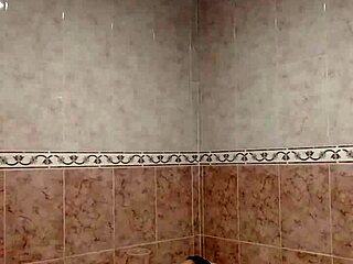 Prostituta mexicana en jacuzzi follando y mamando