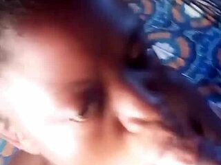 Nem édes és szexi ez a nagy puncis csaj?