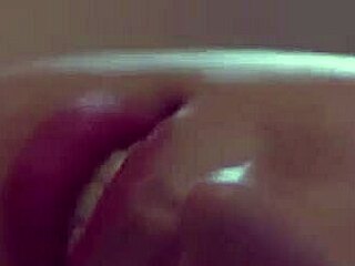 Hey, Nak Kongsi Cinta Softcore Korea Dengan Baju Koyak?