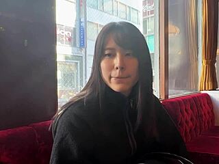 哇，她巨乳处女身材！我狗式猛干她，第一集！