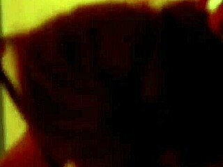 Ruiva smokes her cigarette and sensually fucks with dotado in homemade video with kissing