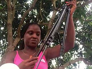 crazybitch loves unboxing packages in front of strangers 😜