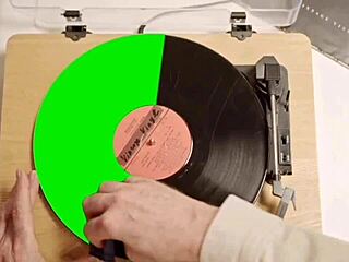 Rica mujer enjoys monster cock orgasm