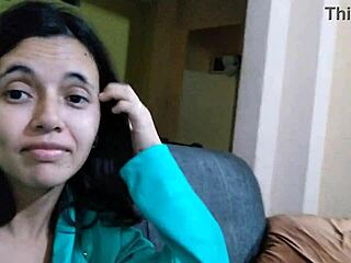 Dany Rio uczy jak być niezależną aktorką porno w lekcji 1