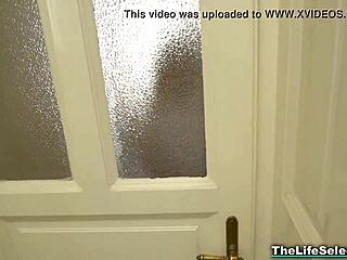 Коко Демал и блондинка в POV действие