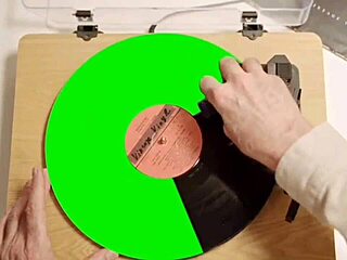 Rica mujer enjoys monster cock orgasm