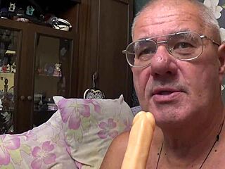 Mijn man zuigt hard aan een lul in taboe actie!