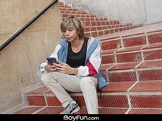 Latino twinki v hardcore bareback seksu po app srečanju