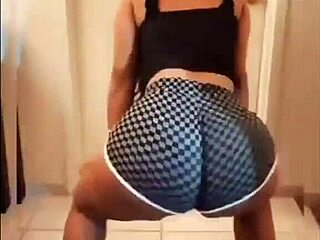 TWERKING in homemade sex