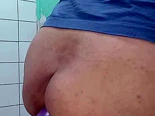 con ganas dándole duro al chico 😏