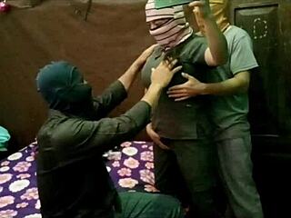 La Maldicion Del Trio Casero Se Apodera Del Porno Latino Mi Novia Invito A Su Amigo De La Universidad A Beber Unos Refrescos Y Luego Terminamos Follandos Los Tres Porno Real Casero