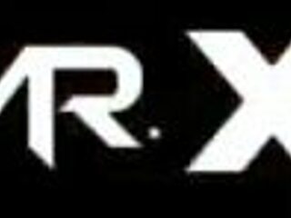 Fashionbusiness hra ukazuje nahý prodej šatů