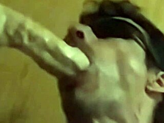 Lionel Hearts swallows 25cm toy