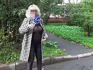 ナイロン巨乳ミルフが透け透け衣装で屋外セクシーウォーク