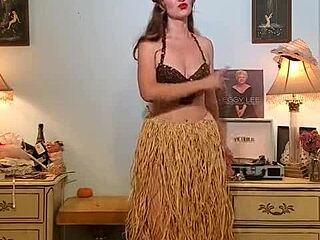 Dainty rascal dances with body positivity