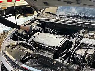 أخذ سيارتي للغسيل وانتهى الأمر بممارسة الجنس مع السيدة، قذف على وجهها!