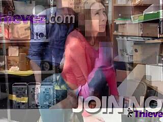 לטינה חרמנית בת 18+ מקבלת סטירות וזיון מקצין עם זין גדול