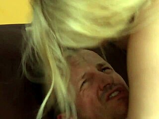 她被硬屌像母狗一样狠操