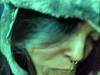 White Wolf dice 'Ela no puede verme' pero quiere chupar a White Moon