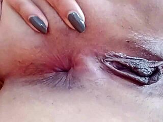 ¿De qué gime Sobia Nasir en urdu bien sucio?