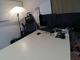 gigi breeze, uh, castin left 4, got me all nervous talkin bout sexy stuff!