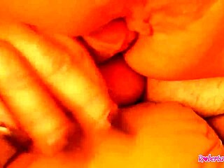 roberta farnese films herself fuckin’ a fan with shaky camera.