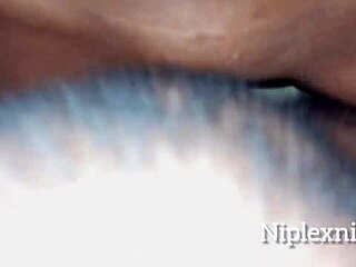 Oiling the body for a relaxing session