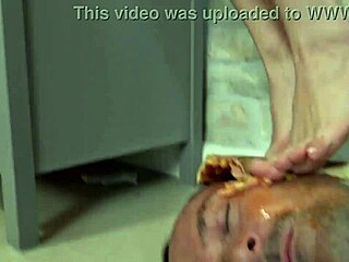 Кърстин, Аманда и Кимбърли се гмуркат в лижене на задник фетиш игра.