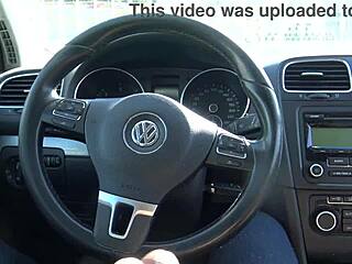 Echte Amateur-Cuckold-Frau trifft sich mit geilem Fan für Auto-Action.