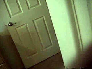 хей, хванах тази 18+ курва да смуче на учителя си на скрита камера, диво нещо!