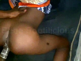 Doggystyle-Fick mit meinem weichen schwarzen Arsch