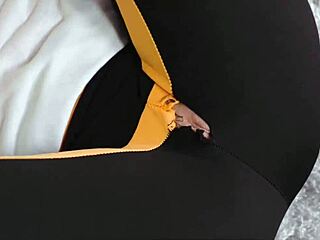 Hey, Tengok Ibu Tiri Seksi Ni Dihentam Lepas Senaman