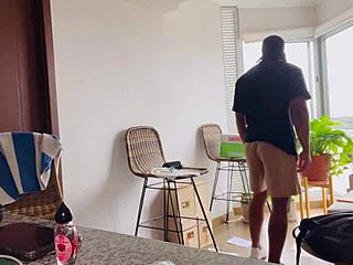 ما قدرت أقاوم ذاك الكس اللاتيني الساخن في الجيم