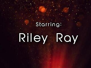 Riley Ray Dildo Drills Pussy?