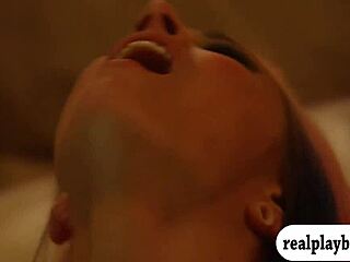 Двойки чукат здраво в дива оргия в суингърска вила!