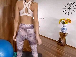 Flexible Freya Dee In Yoga Pants