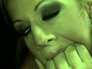 Szép Trinity, 1. rész, brutális rabszolga kezelés... spriccelős megkötözött orgazmusok!