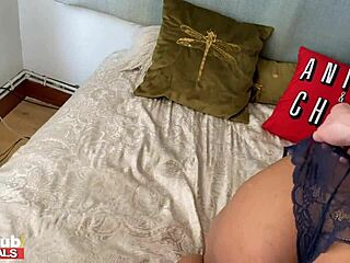 Fakehubova ebony babe Tina Fire s veľkými prsiami v horúcej domácej sextape