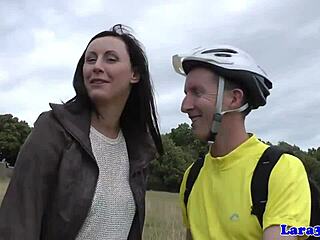 i'm a mature cougar getting my pussy licked and pounded in lingerie