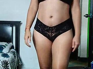 Milf argentina culona muestra su culo grande sexy en casero salvaje