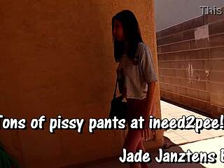 Hottie Sebenar 2023 Putus Asa Kencing Dan Rendam Seluar Jeans Ketat Mereka