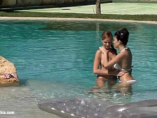 比利和杰奎琳女同互相舔逼！